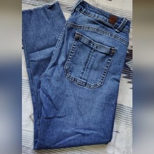 Wit & Wisdom distressed stretch skinny jeans. Size 4P